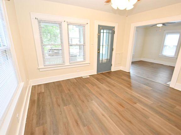2nd image of 905 Altgeld St