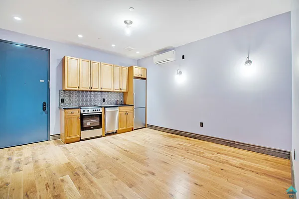 Rented by EXR | media 12