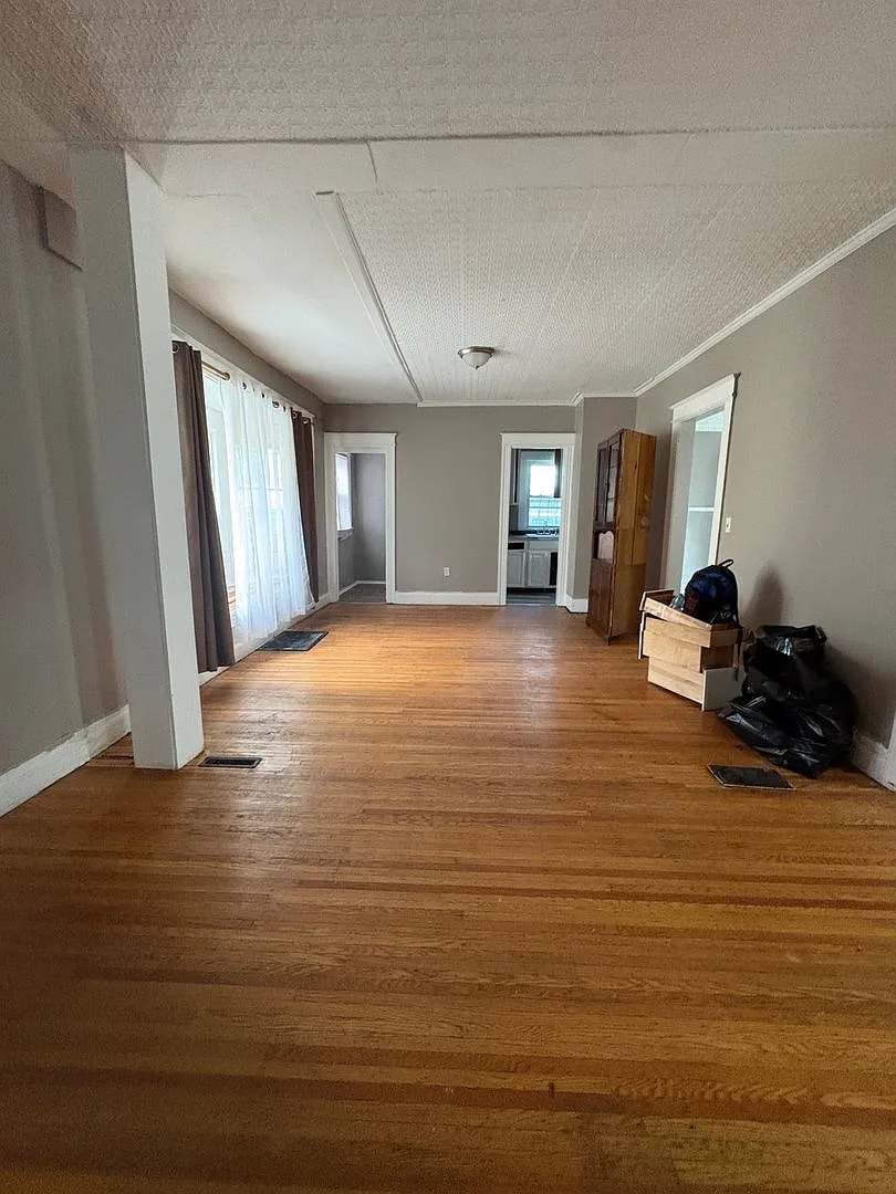 4 Bedroom Single Family Home! — Photo 3