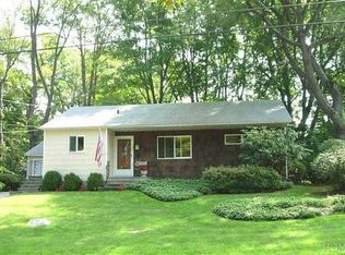 230 Crest Dr, Tarrytown, NY 10591