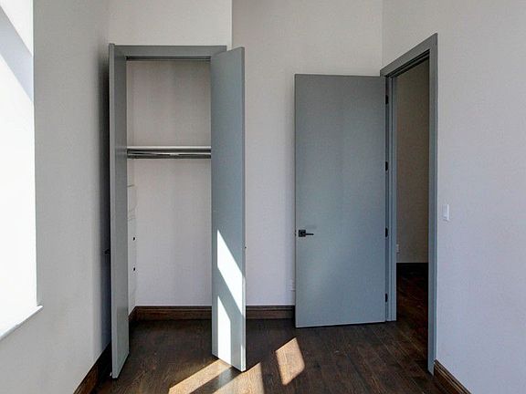 5th image of 599 Myrtle Ave #1R