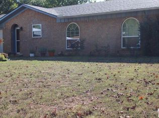 224 E Greenfield Dr, Wake Village, TX 75501
