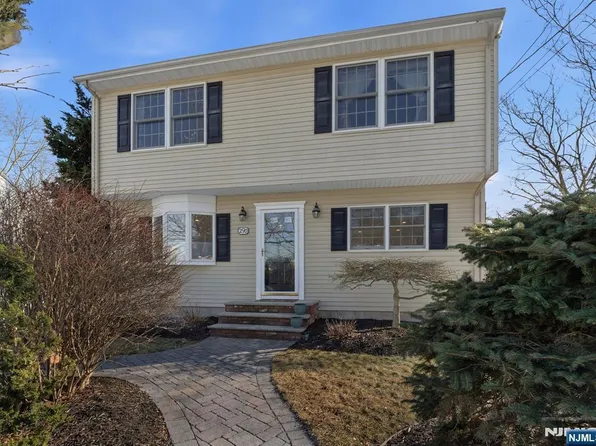 290 Wyckoff Ave, Waldwick, NJ 07463