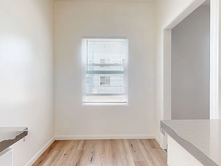 5452 Bancroft Ave — Photo 11
