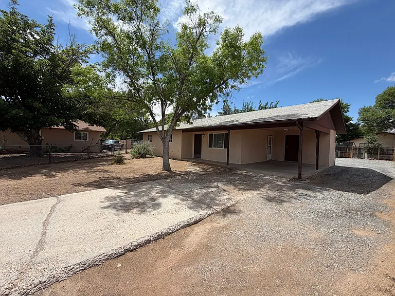1143 De Vargas Ct SE — Photo 4
