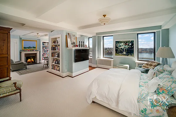 Sold by Fox Residential Group | media 9