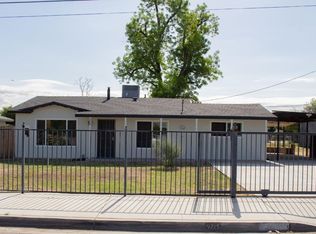 9713 Gilbert St, Lamont, CA 93241