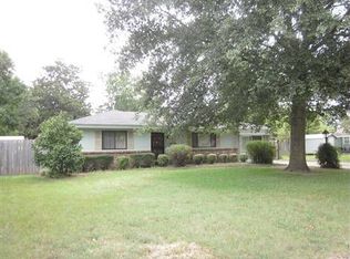 911 8th Ave, Cleveland, MS 38732