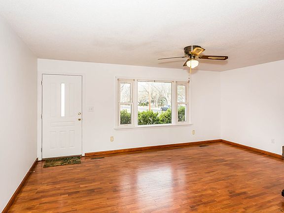 3rd image of 1607 N Kuney St