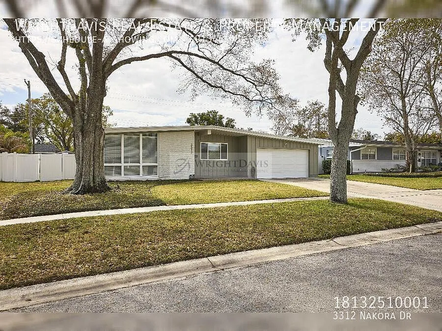Charming 2/1 with a Flex Room — Photo 1