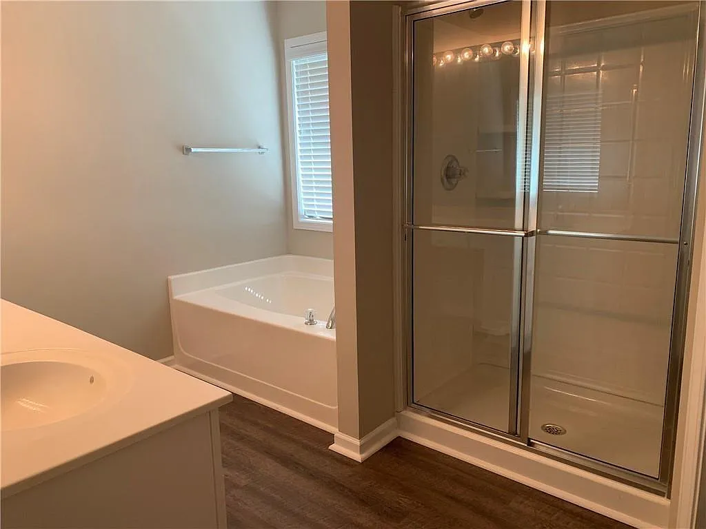 3 bed, 2.0 bath, 1580 sqft, $2,199 — Photo 4