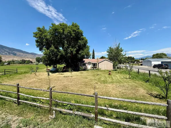 2 Hammon Dr, Salmon, ID 83467