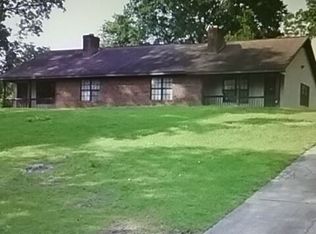 412 Riverside Dr, Lumberton, NC 28358