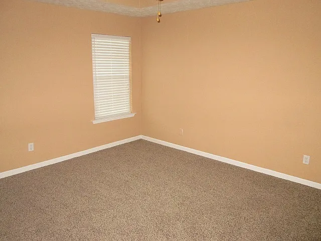 610 Freedom Ct — Photo 6