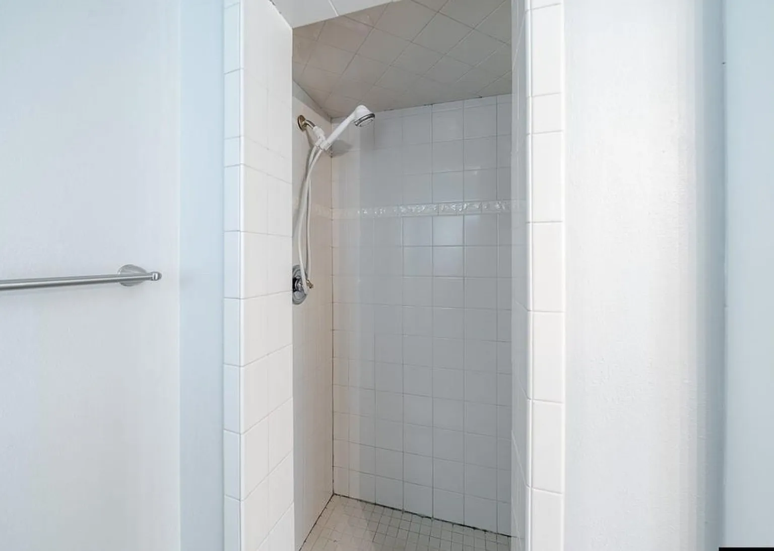 7 bed, 3403 sqft, $4,900 — Photo 3
