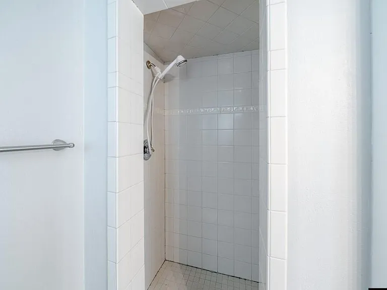 2503 Shipman Ln SE — Photo 3