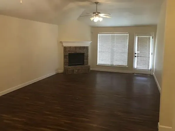 1324 Sierra Blanca Dr, Burleson, TX 76028