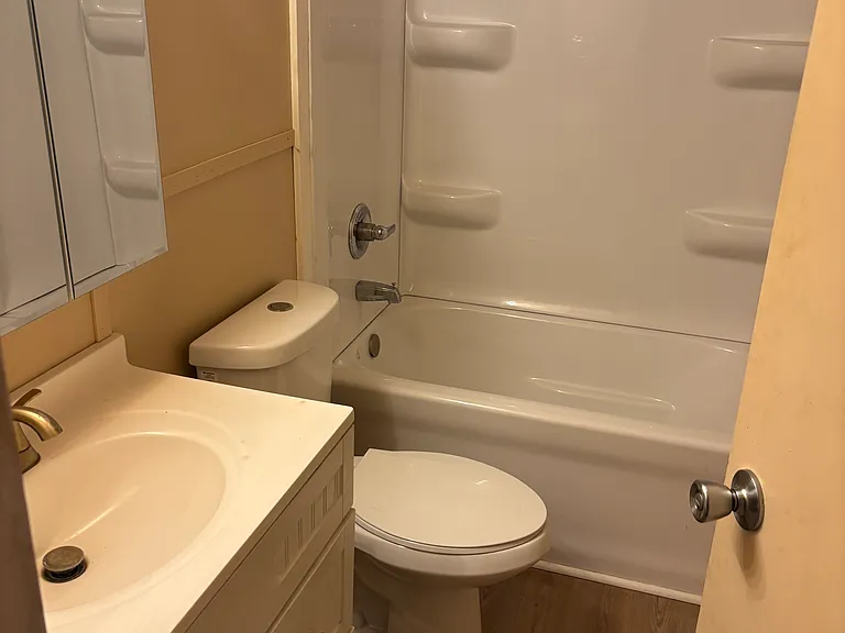 140 W 4th St #8 — Photo 5