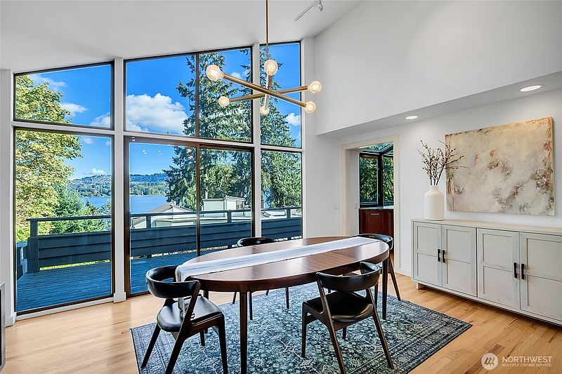 5th image of 4408 E Mercer Way