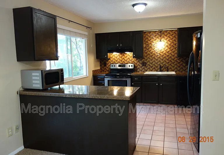 1185 Applewood Dr — Photo 2