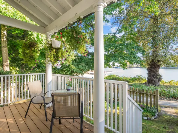 8581 Jellicoe St #1, Vancouver, BC V5S 4T5