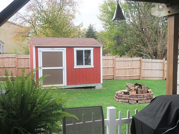 3rd image of 2033 Drumlin Dr