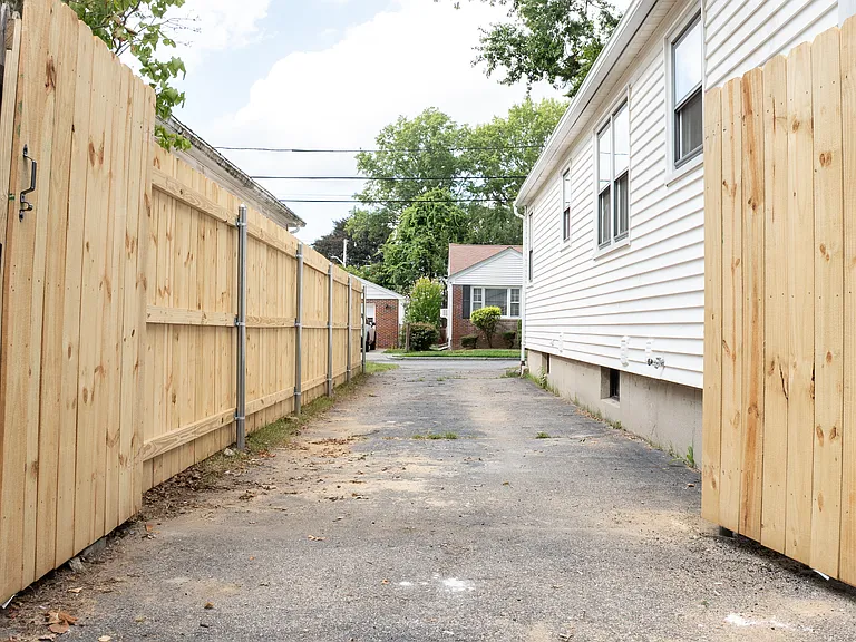 144 Texas Ave — Photo 39