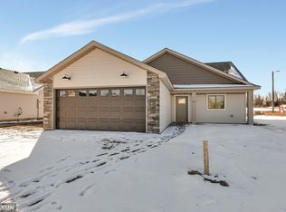 1702 Maple Leaf Ln, Litchfield, MN 55355