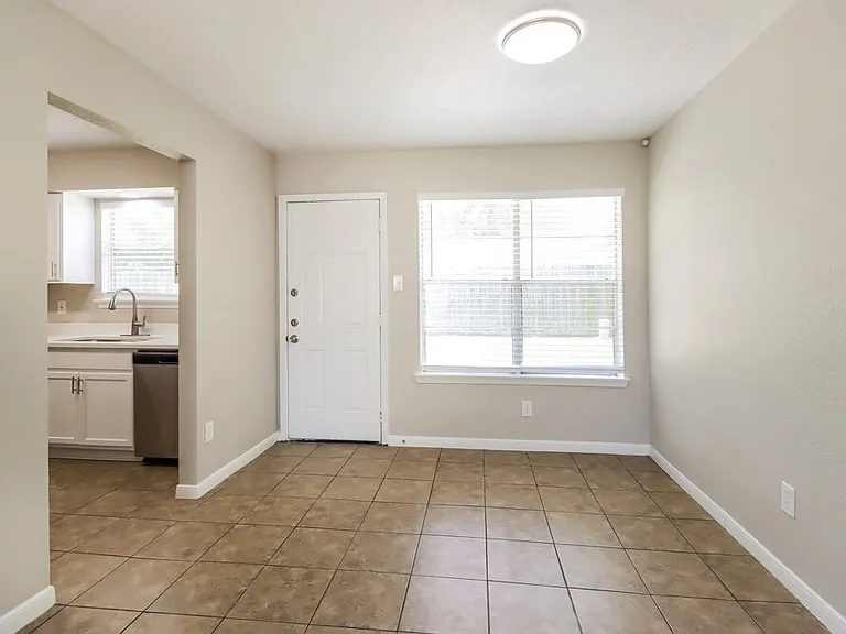 8514 Forest Point Dr — Photo 6