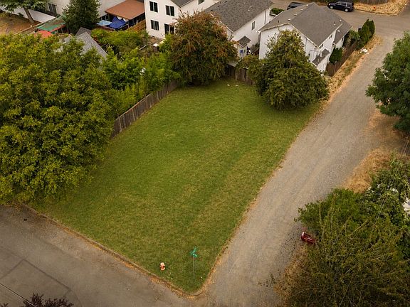 4th image of 804 NE 93rd Ave