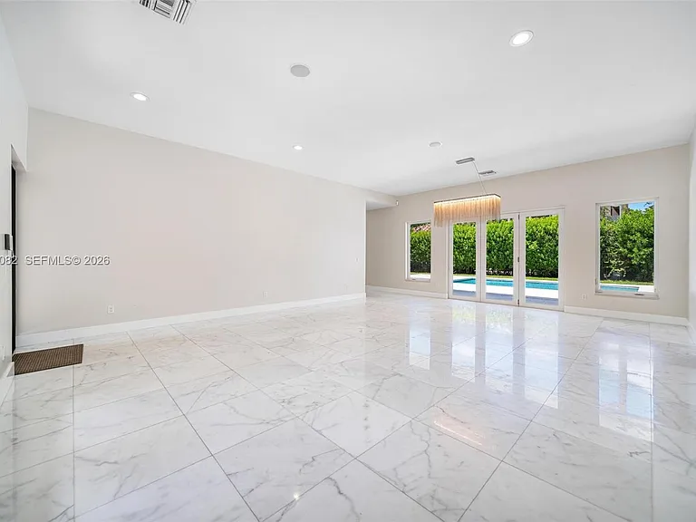 511 Madeira Ave — Photo 5