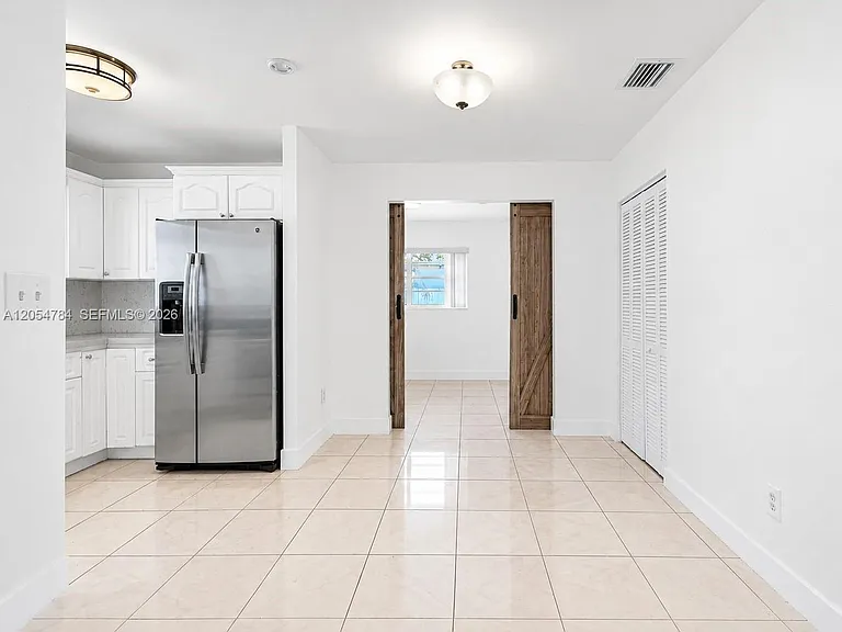 3231 SW 25th St #2 — Photo 3