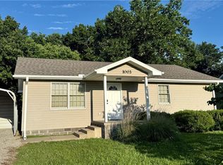 1003 S Ridgeway St, Caney, KS 67333