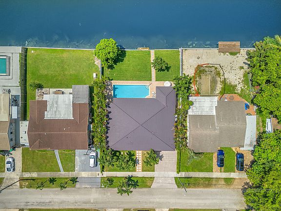 5th image of 21100 NE 25th Ct
