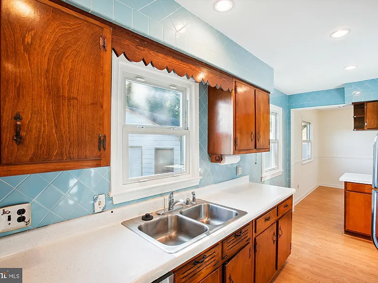 2405 Phillips Dr — Photo 16