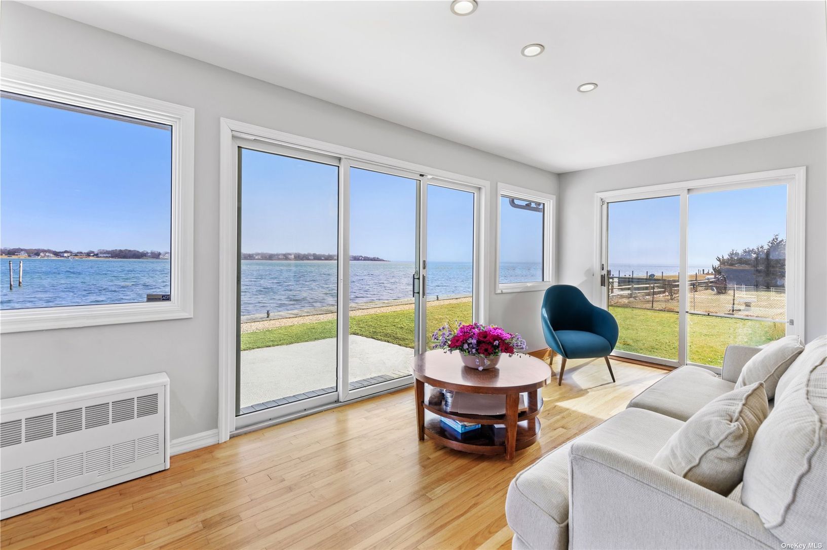  Bright and Open Living Space
