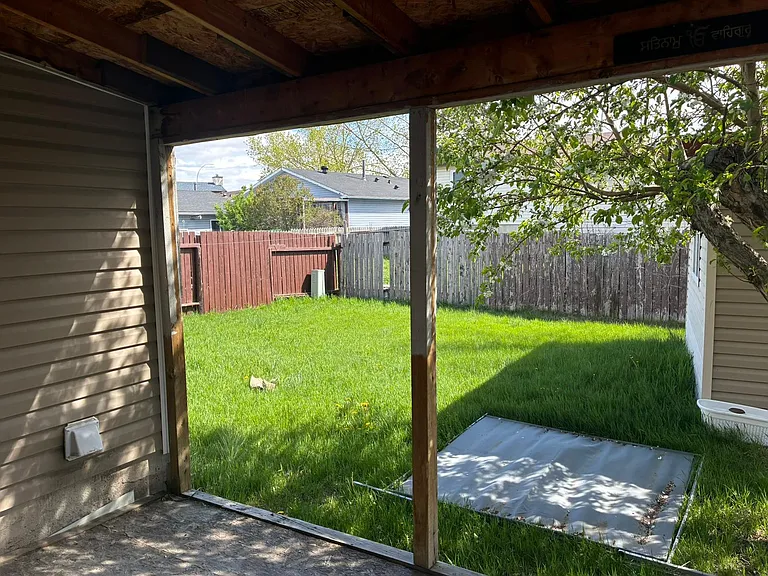8 Castleglen Cres NE — Photo 17