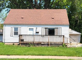 22703 Ridgeway St, Saint Clair Shores, MI 48080