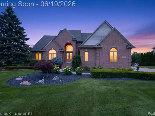 11808 Landers Dr, Plymouth, MI 48170