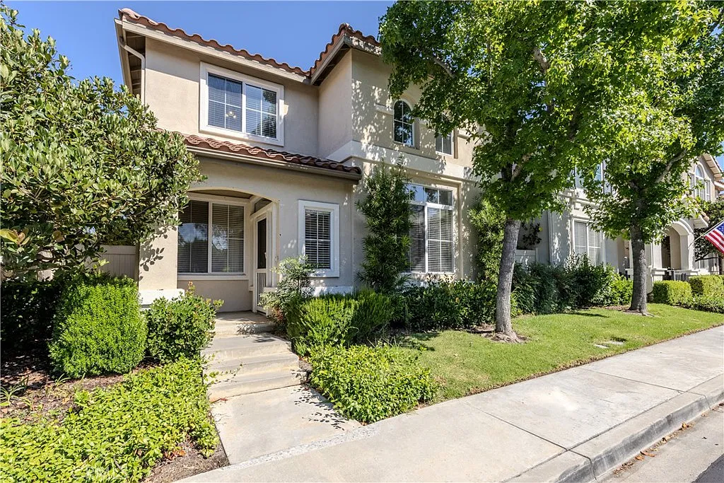 3 bed, 2.5 bath, 1473 sqft, $4,750 — Photo 3