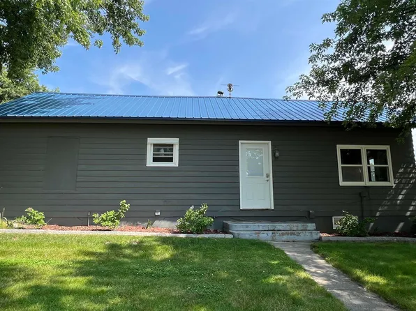 223 3rd St NW, Waucoma, IA 52171