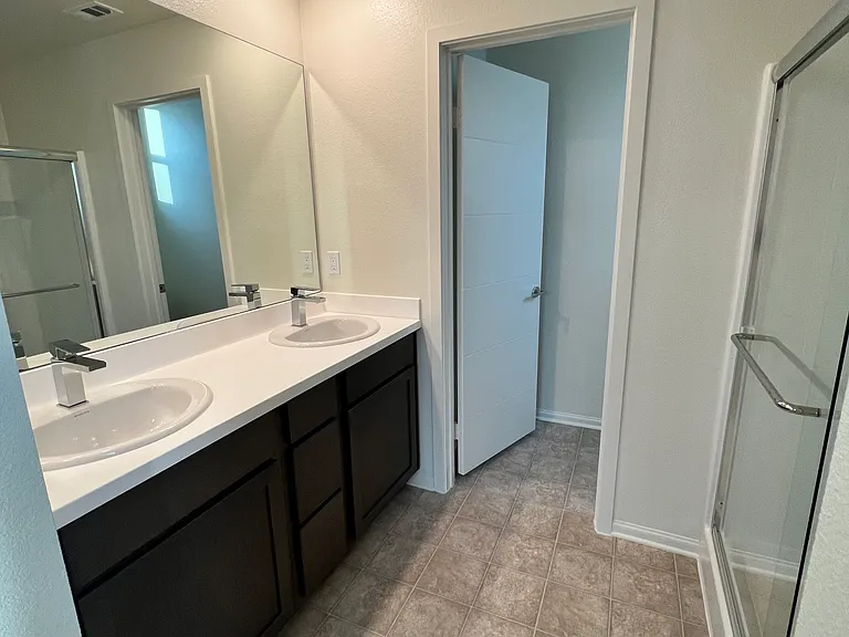 Master bedroom bathroom