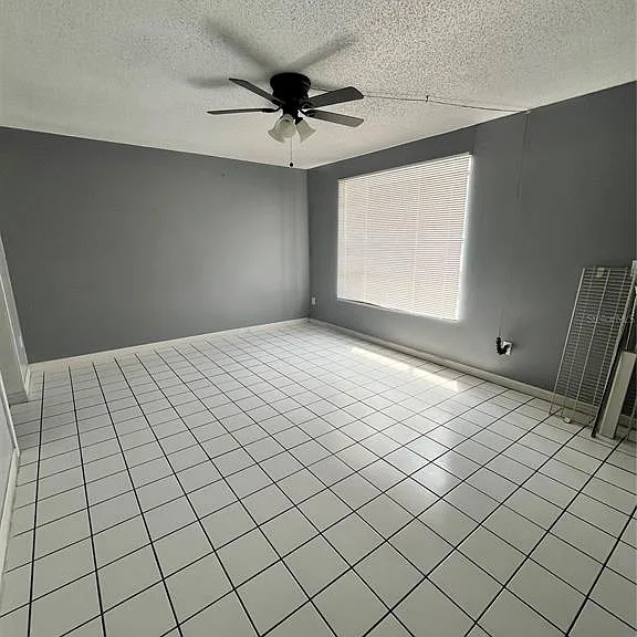 4918 Silver Oaks Vlg #F — Photo 4