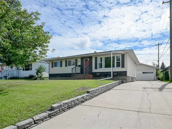 9703 N 87th Ave, Grande Prairie, AB T8V 0B1