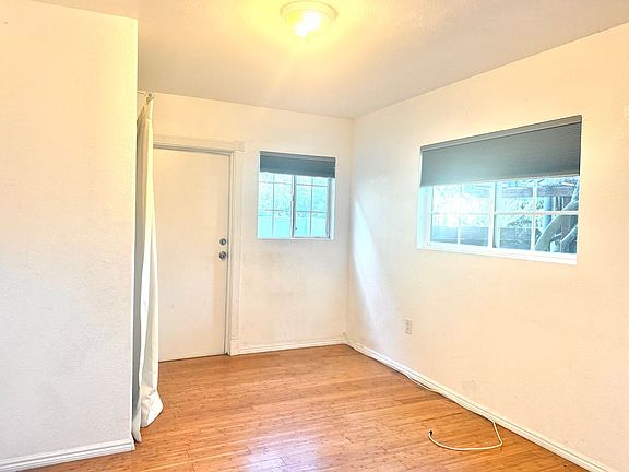 3rd image of 2701 S Harcourt Ave