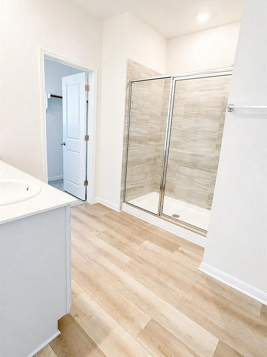 4 bed, 2.5 bath, 2126 sqft, $2,400 — Photo 4
