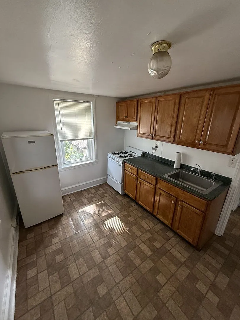 110 Upland Terrace — Photo 3