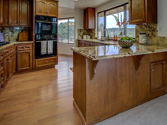 4th image of 1357 Lakehills Dr