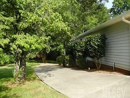 2nd image of 2066 Evergreen Dr