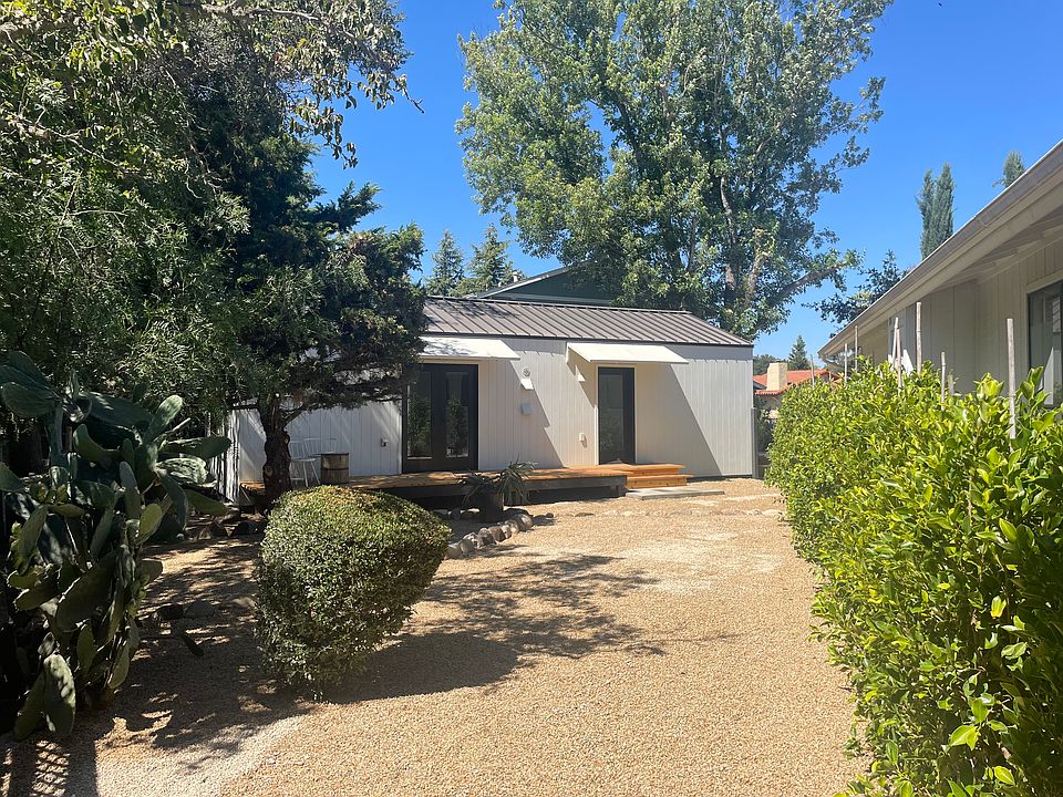 Private fenced in yard